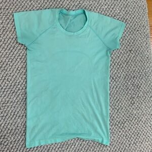 Lululemon swiftly tech top - 8- excellent condition -worn once or twice
